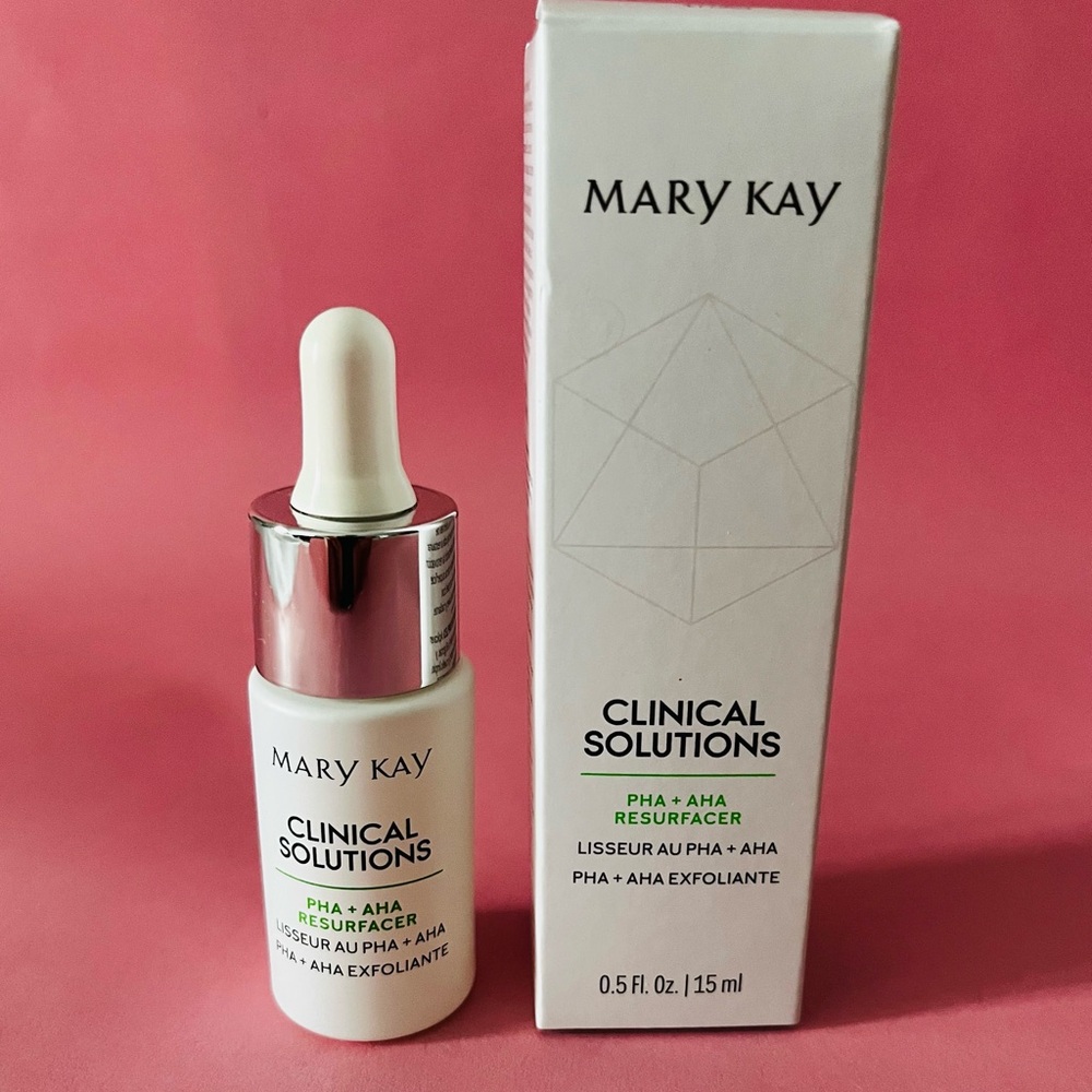 Mary Kay Clinical Solutions Resurfacer Serum - White and Silver